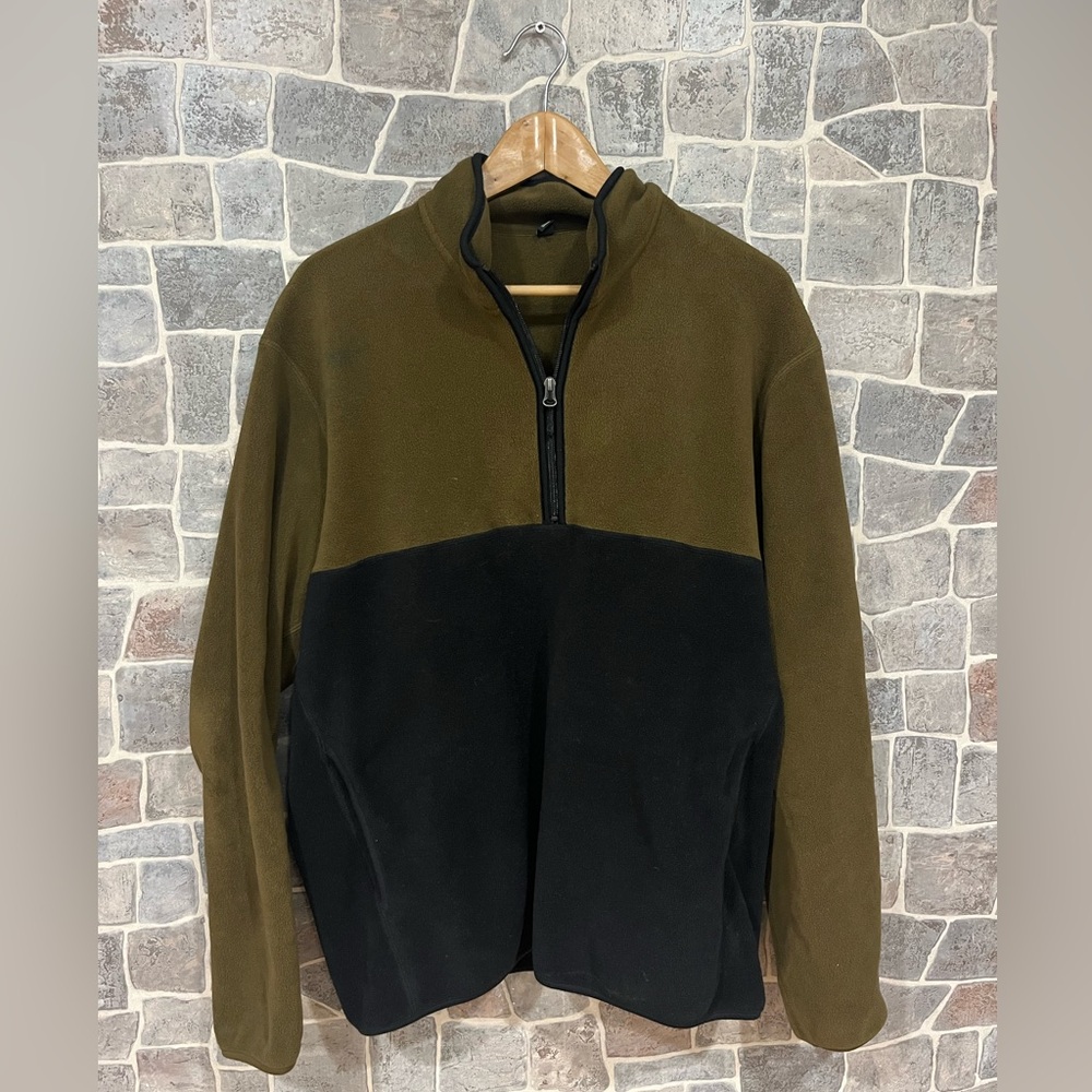 Olive/Black Uniqlo Quarter-Zip Sweater in Large
